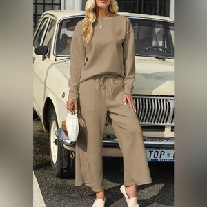 Beautiful!! 2 Piece khaki Pants & Top.